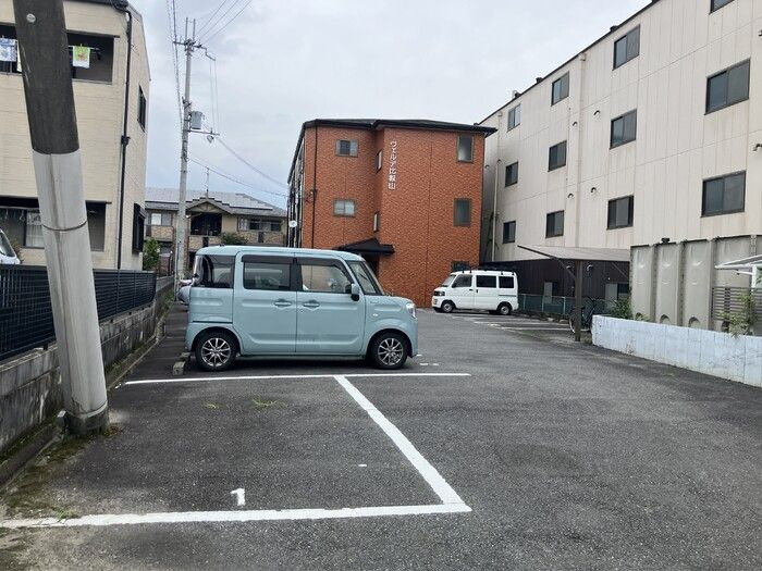 ヴェルデ比叡山の駐車場