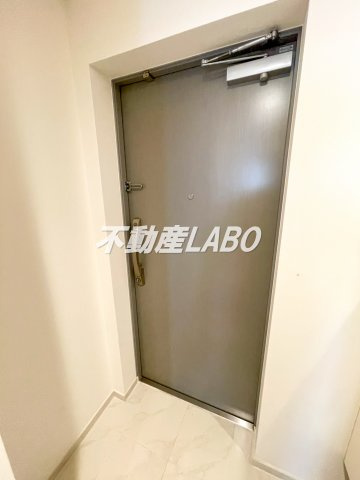 レジュールアッシュ南堀江の玄関