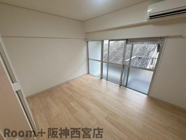 ノア西宮の居間・リビング