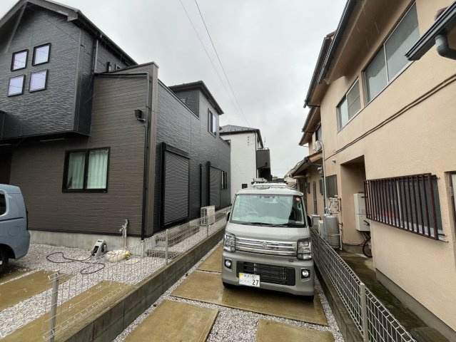 【築浅中古戸建】富士見市山室の外観|縦列駐車ですが2～3台駐車可能です！