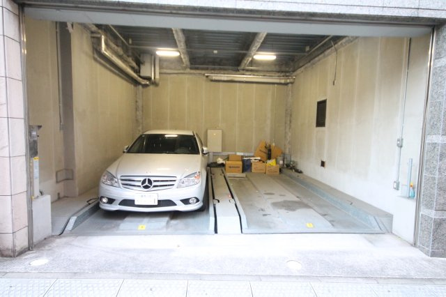 【駐車場】