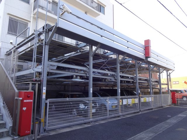 ラヴィドール鶴ヶ島の駐車場