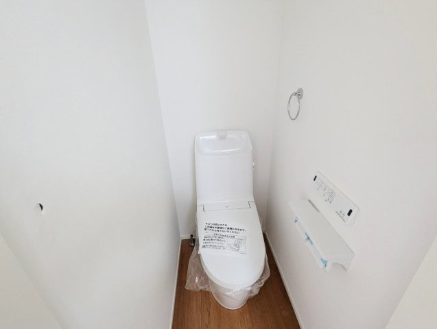 板橋区東新町1丁目 限定1棟のトイレ|1階トイレ
トイレは1階と3階それぞれに設置してるので忙しい朝にも便利です