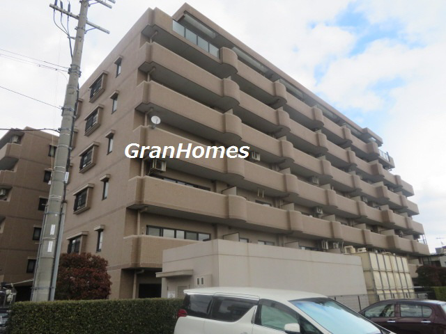 ロイヤルヴィーゼ南新在家の外観