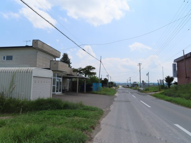 北見市大正１９５番地５　中古売家の前面道路含む現地写真