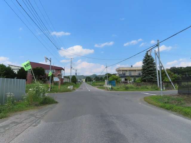 北見市大正１９５番地５　中古売家の前面道路含む現地写真