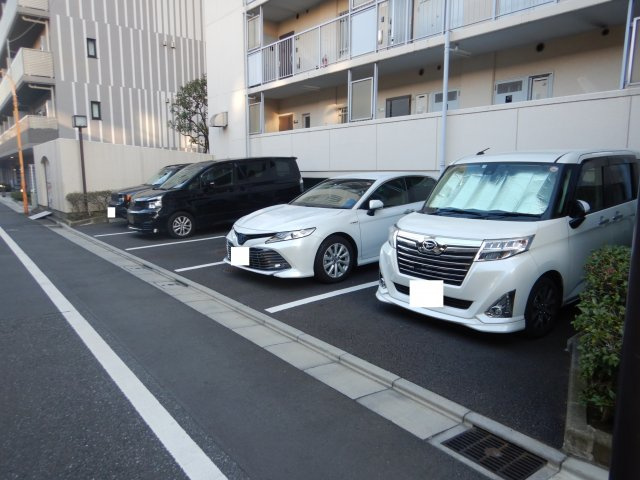 両国緑スカイハイツの駐車場