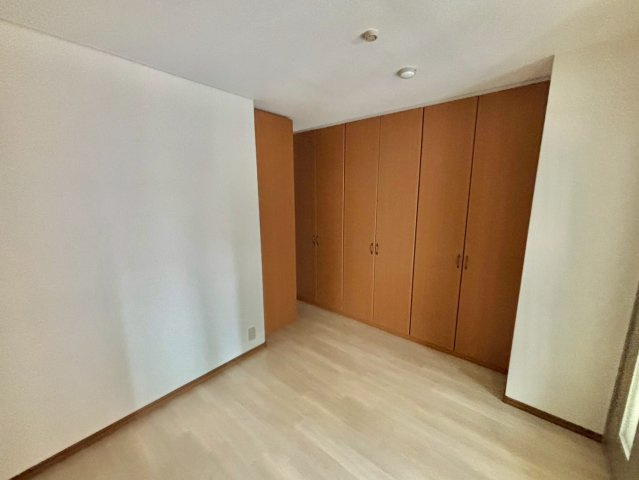 サンヒルズ西今宿の洋室