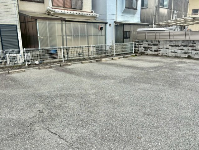 サンヒルズ西今宿の駐車場