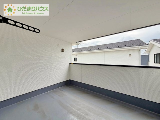 【バルコニー】 | つくば市松代1丁目　中古戸建 | 2階のホール部分にはインナーバルコニーがございます。