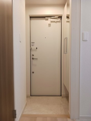 ルポ舞子弐番館の玄関|シンプルで使いやすい玄関です