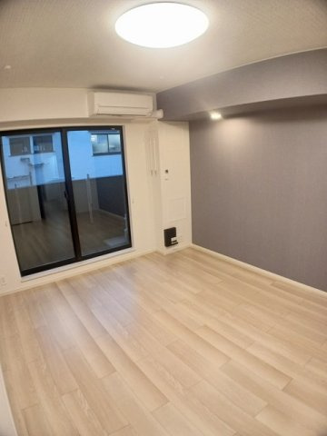 ルポ舞子弐番館の居間・リビング|こちらの居間で趣味の時間をお楽しみください