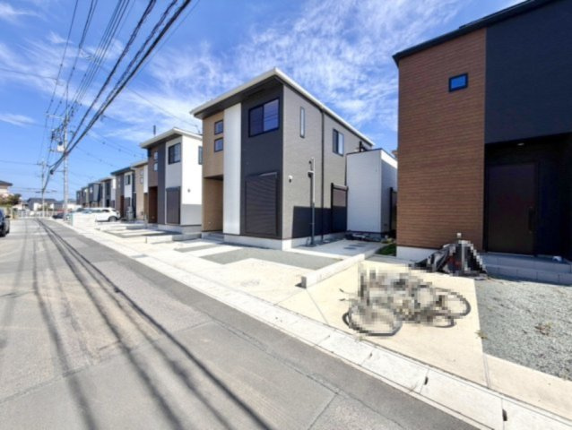【中古戸建】太田市新道町の外観|■外観｜室内の隅まで陽射しが差し込みやすい全居室南向き♪