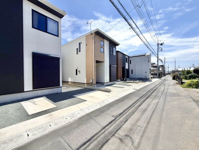 【中古戸建】太田市新道町の外観|■外観｜特徴のある個性的な住まいと美しい街並み、そして住みやすい環境を、ぜひ現地でご覧になりませんか。お気軽にお問合せください(^^) 