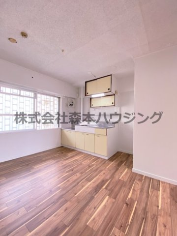 【居間・リビング】 | 　ビレッジハウス私部3号棟 | 明るい居間です