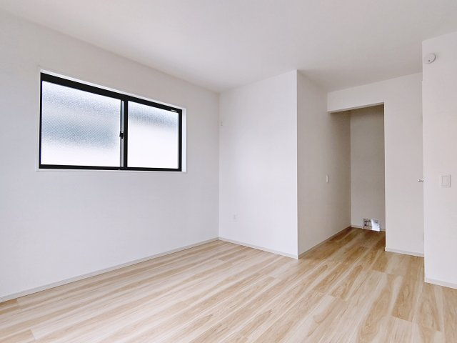 新築戸建・新築建売　郡山市緑町2期　桃見台小・第五中の洋室|バルコニーに面しており大きな窓から日差しが入るので気持ちの良いプライベート空間です！