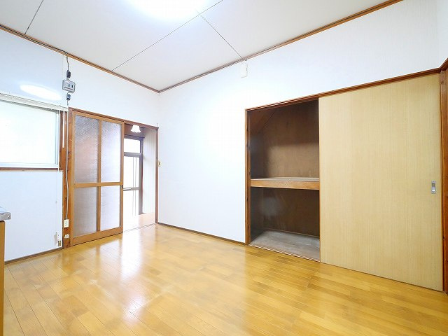 奈良市南紀寺町2丁目貸家の洋室|広々とした洋室です