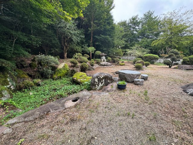 工場＆住宅♪住む×働く♪自由なスタイルを叶える中古物件　塩谷町喜佐見の庭|簡単な家庭菜園も楽しめるお庭です