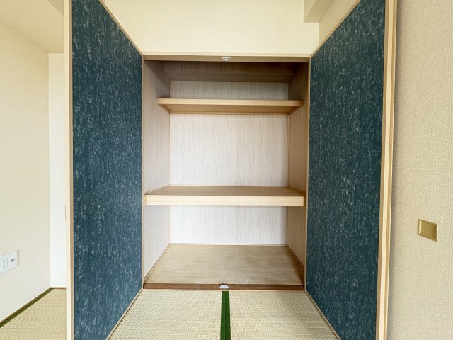 サンパーク鉄王の収納|和室には便利な押し入れを完備！布団や季節物などもたっぷり収納できます♪