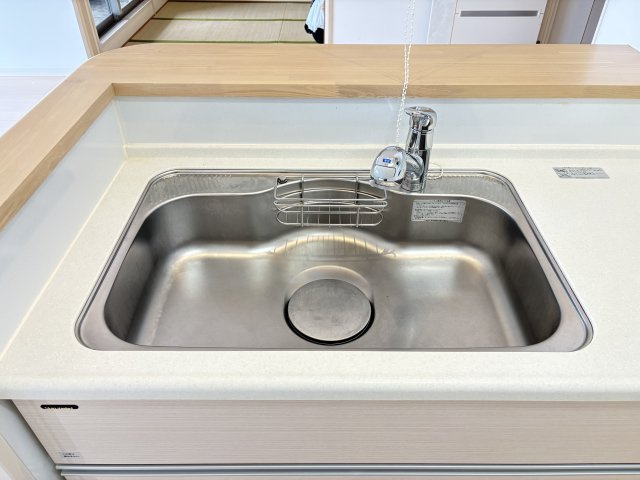 サンパーク鉄王のキッチン|浄水器付き水栓を採用！毎日の料理に便利な嬉しい設備です♪