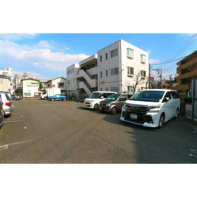 第二フジビルの駐車場