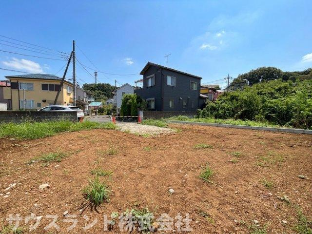 寺田町１区画～建築条件付売地～の外観|陽光がたっぷりと降り注ぐ、広い更地です！お子様の遊び場や家庭菜園、BBQスペースなど、ご家族の多様なニーズに応える庭づくりが可能です。広さを活かした開放感のある住まいが実現できます。