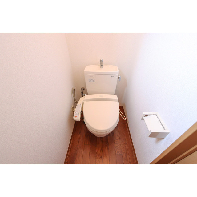 テラスハウス青木のトイレ|ゆったりとした空間のトイレです
