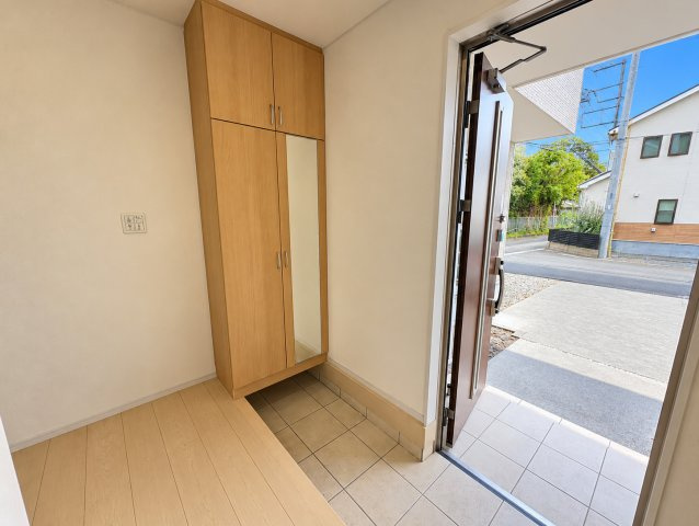 足湯もふらっと行けちゃう伊豆の国市古奈4SLDKの玄関