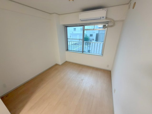 マンションサルナートの居間・リビング