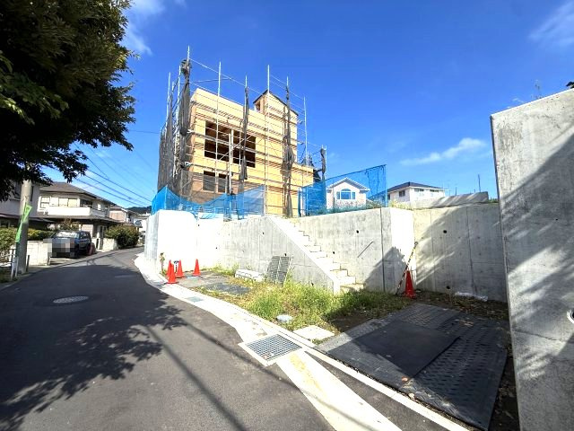 開放感ある眺望　2階キッチン　ルーフバルコニーのある3LDKの前面道路含む現地写真|前面道路