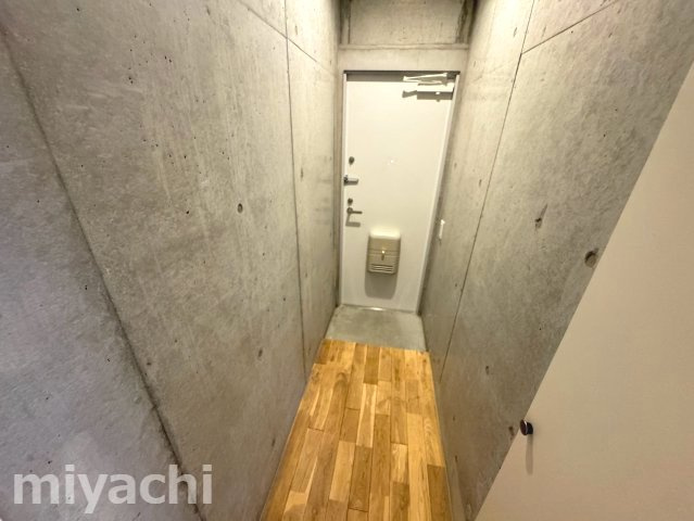 ピース・エルヴィータ　Aの玄関
