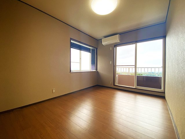 伊東市 吉田戸建の洋室