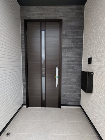 新築戸建・新築建売　郡山市緑町2期　桃見台小・第五中の玄関|モニター付きインターホンで訪問者を確認できるので、防犯対策やプライバシー保護など安心です！