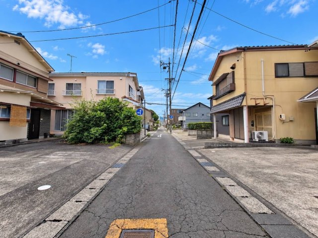 売中古戸建　焼津市本町６丁目の前面道路含む現地写真|前面道路は４ｍです！
