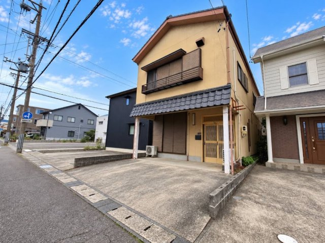 売中古戸建　焼津市本町６丁目の前面道路含む現地写真|スーパー田子重小川店まで徒歩４分なのは便利ですね！