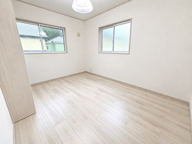 築浅で水廻りの綺麗な中古戸建♪毛呂山町目白台の洋室|スタンダードな洋室です