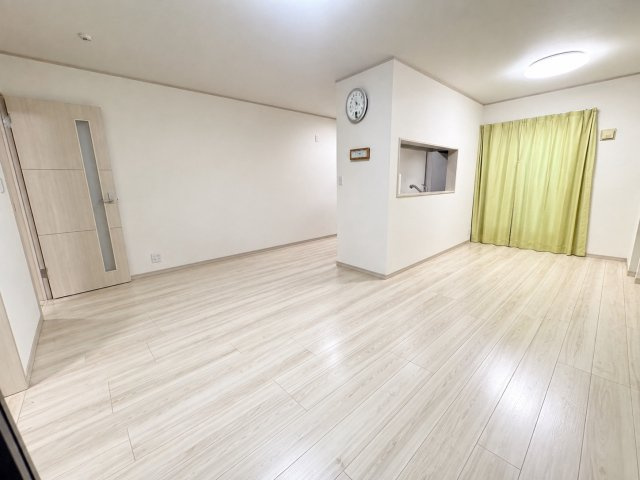 築浅で水廻りの綺麗な中古戸建♪毛呂山町目白台の居間・リビング|使いやすい居間です