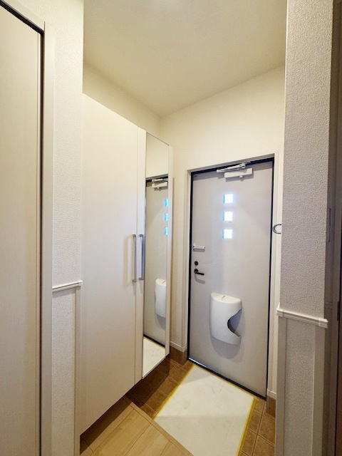 シャルールの玄関