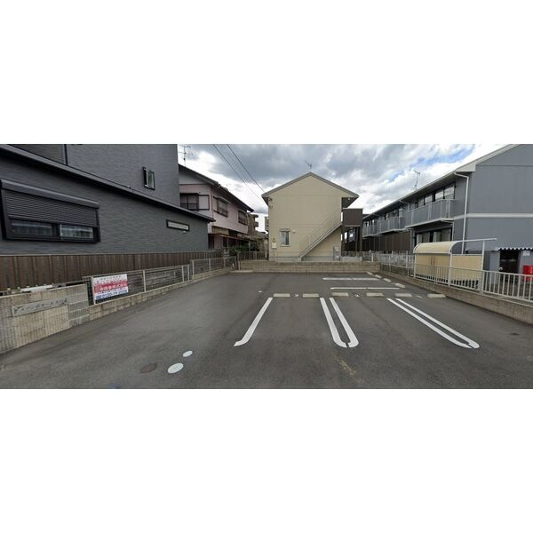 メゾンボヌール大口の駐車場