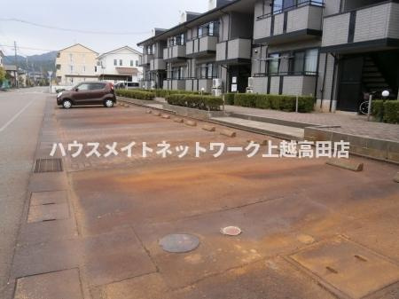 ロイヤルファインの駐車場|消雪付駐車場