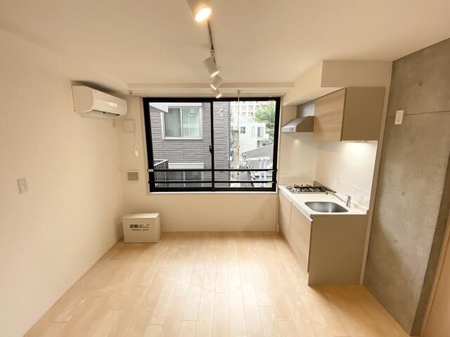 ＯＡＫ　ＶＩＬＬＡ　ＳＯＵ目黒の居間・リビング