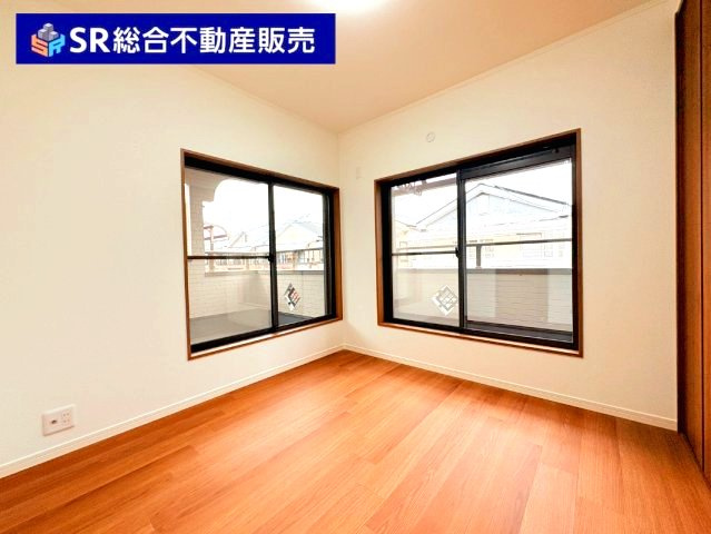 水走1丁目中古戸建の洋室|3F　4.5帖。バルコニーに面した明るい洋室です！