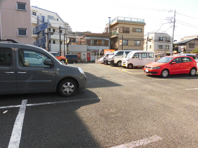 ハピネス飯田１号館の駐車場