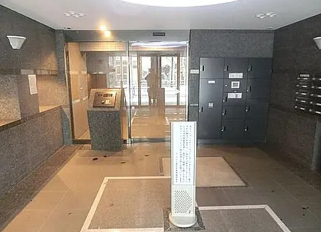 ルーブル上鷺宮弐番館のエントランス