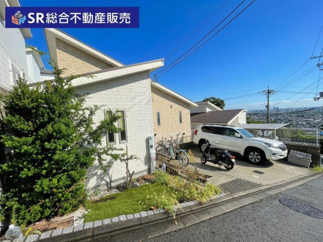 上四条町中古戸建の外観|弊社は、工務店と関係強化を徹底し、世界情勢やナフサショックの影響を受けずに材料確保を行い、納期も遅れることがございませんので、心配ご無用です！お気軽にご相談下さい。