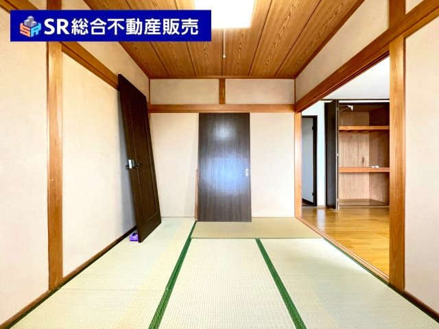 下六万寺町3丁目中古戸建の寝室|3F・西側和室6帖。寝る時は布団派の方にはピッタリのお部屋です！