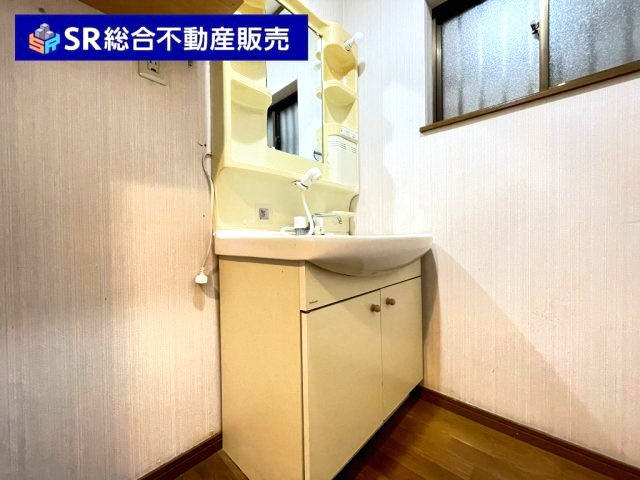 下六万寺町3丁目中古戸建の独立洗面台|洗面化粧台で朝の身支度に便利です！