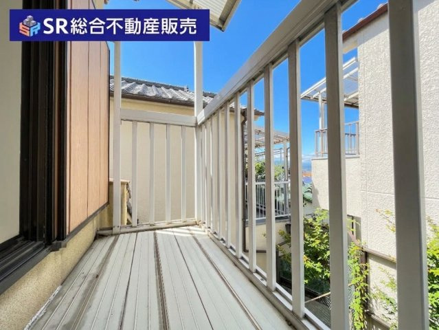 上六万寺町中古戸建のバルコニー|陽当たり良好で洗濯物が乾きやすいです！
