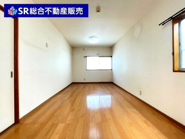 新池島町3丁目中古戸建の洋室|2F・洋室9.0帖。広々した洋室なので個人のお部屋や、寝室など多用途にお使いいただけます♪