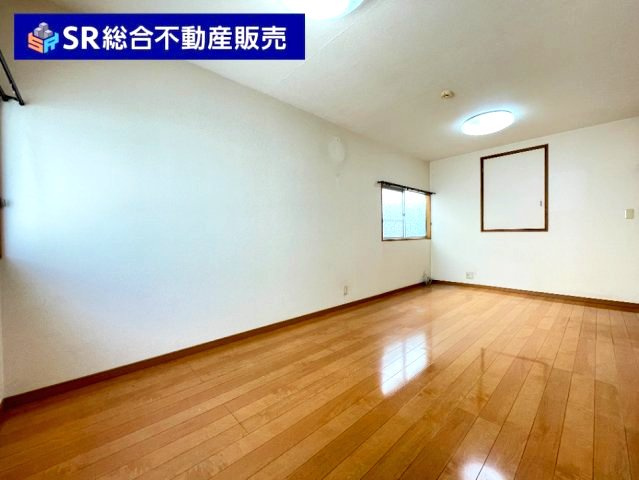 新池島町3丁目中古戸建の洋室|2F・洋室9.0帖。2面採光で明るい設計です♪